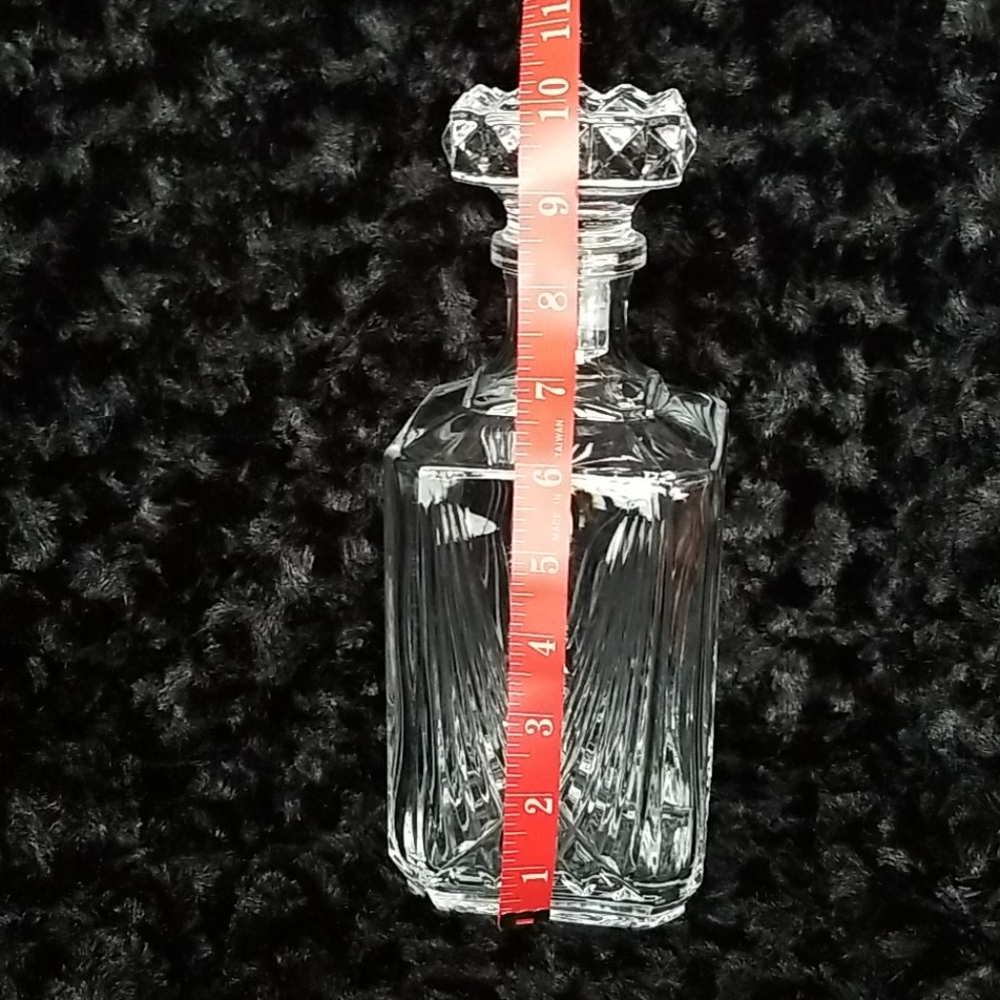 Vintage Glass Crystal Liquor or Wine Decanter with Stopper - Picture 5 of 6